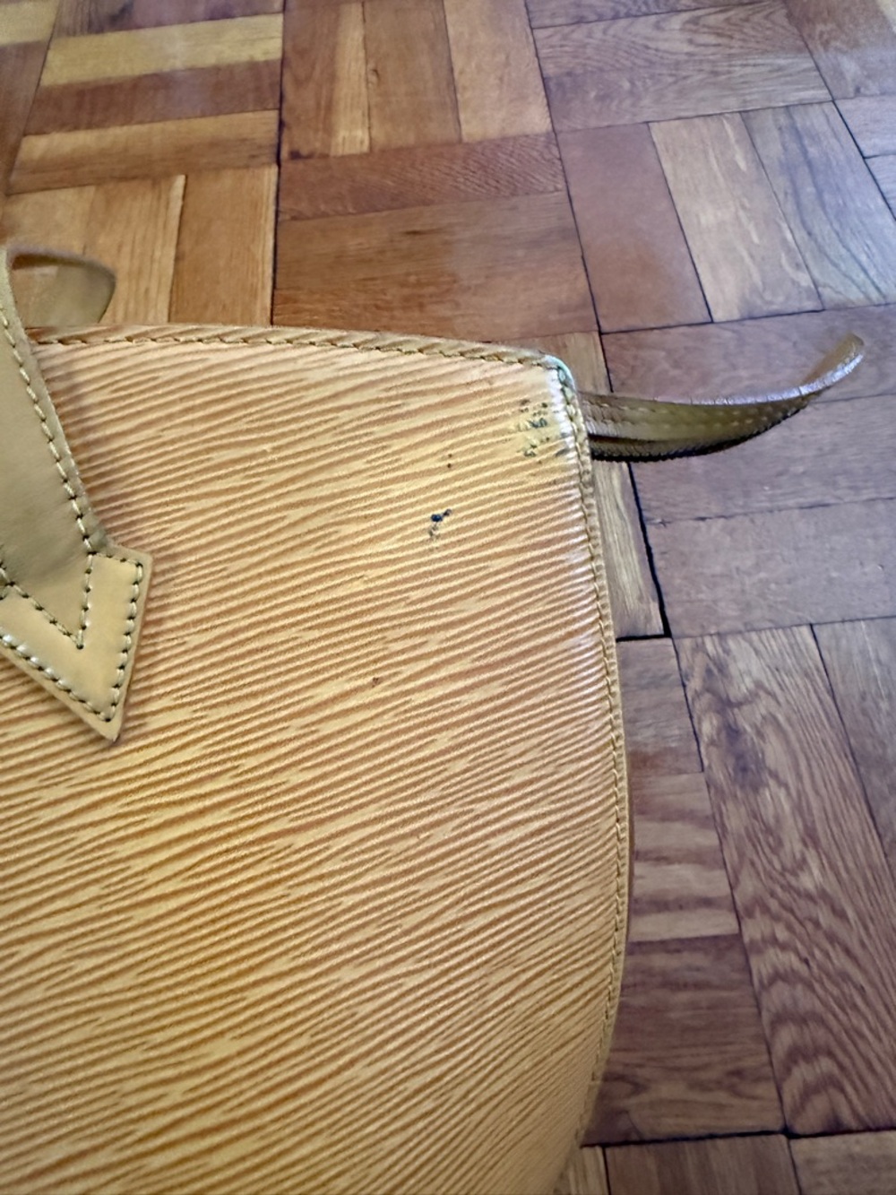 Yellow epi saint jacques Louis Vuitton bag - Picture 6 of 14